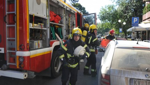 SPREMNI ZA SVE IZAZOVE: Pokazna vežba pripadnika Vatrogasno-spasilačkog bataljona u Kraljevu (FOTO)