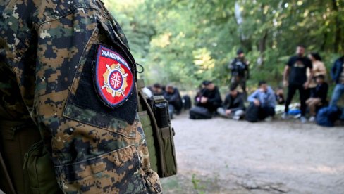 PRIVEDENO ŠEST OSOBA ZBOG KRIJUMČARENJA MIGRANATA: Policijska akcija u Subotici - među uhapšenima i turski državljanin PRIVEDENO ŠEST OSOBA ZBOG KRIJUMČARENJA MIGRANATA: Policijska akcija u Subotici - među uhapšenima i turski državljanin