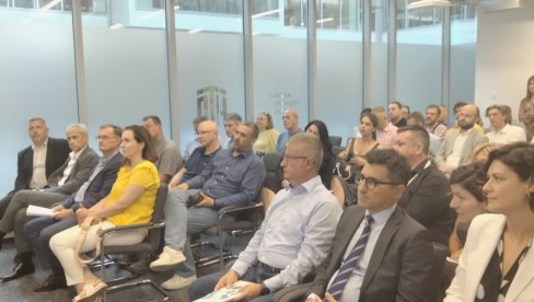 „DIL“ ZA RAZVOJ BIZNISA: Naučno-tehnološki park Novi Sad dobio laboratoriju značajnu za privredu (FOTO) „DIL“ ZA RAZVOJ BIZNISA: Naučno-tehnološki park Novi Sad dobio laboratoriju značajnu za privredu (FOTO)