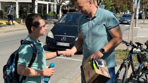 БИЦИКЛИСТИМА НА ПОКЛОН КАЦИГЕ И ПРСЛУЦИ: Акција обреновачке Комисије за безбедност саобраћаја БИЦИКЛИСТИМА НА ПОКЛОН КАЦИГЕ И ПРСЛУЦИ: Акција обреновачке Комисије за безбедност саобраћаја