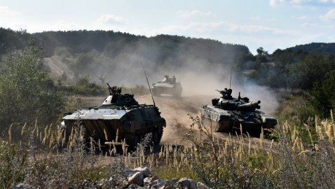 POGLEDAJTE - TENKOVI, ARTILJERIJA, HELIKOPTERI 4. BRIGADE NA VEŽBI: Simulacija borbe i u urbanoj sredini POGLEDAJTE - TENKOVI, ARTILJERIJA, HELIKOPTERI 4. BRIGADE NA VEŽBI: Simulacija borbe i u urbanoj sredini