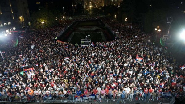 ОВО ИМА САМО СРБИЈА: Сјајна атмосфера на дочеку кошаркаша, баскеташа и Новака Ђоковића (ФОТО/ВИДЕО) ОВО ИМА САМО СРБИЈА: Сјајна атмосфера на дочеку кошаркаша, баскеташа и Новака Ђоковића (ФОТО/ВИДЕО)
