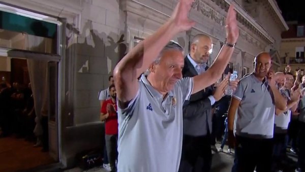 НИСАМ ОВО ОЧЕКИВАО! Светислав Пешић о нестварном дочеку за кошаркаше, баскеташе и Новака Ђоковића НИСАМ ОВО ОЧЕКИВАО! Светислав Пешић о нестварном дочеку за кошаркаше, баскеташе и Новака Ђоковића