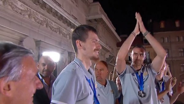 БОРИША СИМАНИЋ СЕ ВРАЋА КОШАРЦИ! Репрезентативац који је остао без бубрега играјући за Србију - поново ће бити под обручима БОРИША СИМАНИЋ СЕ ВРАЋА КОШАРЦИ! Репрезентативац који је остао без бубрега играјући за Србију - поново ће бити под обручима