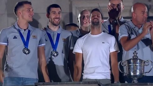 NIKO NEMA ŠTO SRBIJA IMADE! Najbolji, najemotivniji, najnestvarniji doček naših sportista - ikada! (FOTO/VIDEO) NIKO NEMA ŠTO SRBIJA IMADE! Najbolji, najemotivniji, najnestvarniji doček naših sportista - ikada! (FOTO/VIDEO)