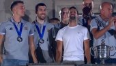 NIKO NEMA ŠTO SRBIJA IMADE! Najbolji, najemotivniji, najnestvarniji doček naših sportista - ikada! (FOTO/VIDEO) NIKO NEMA ŠTO SRBIJA IMADE! Najbolji, najemotivniji, najnestvarniji doček naših sportista - ikada! (FOTO/VIDEO)