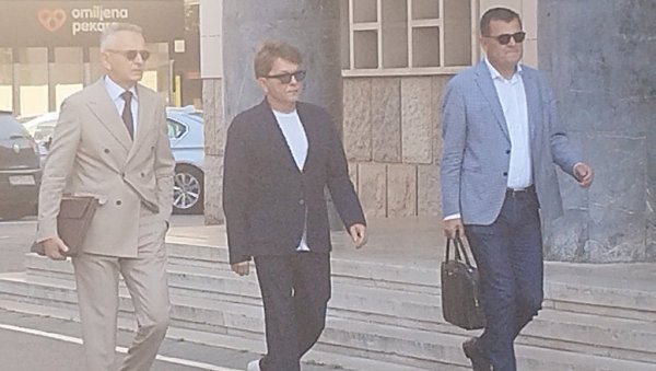 СУЂЕЊЕ БЈЕЛОГРЛИЋУ ЗБОГ ОПТУЖБЕ ЗА ПРЕБИЈАЊЕ ГАГЕ АНТОНИЈЕВИЋА: Глумац и даље тврди да није крив СУЂЕЊЕ БЈЕЛОГРЛИЋУ ЗБОГ ОПТУЖБЕ ЗА ПРЕБИЈАЊЕ ГАГЕ АНТОНИЈЕВИЋА: Глумац и даље тврди да није крив