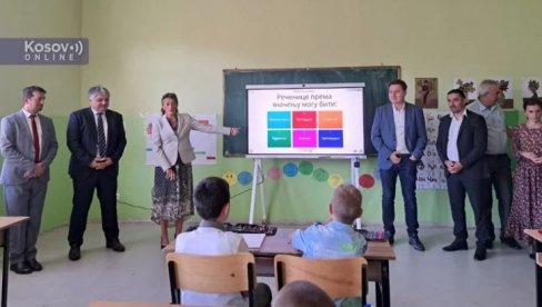 NA INICIJATIVU PREDSEDNIKA VUČIĆA: Uručene donacije u Gračanici, Lapljem Selu i Donjoj Gušterici - Lučić nastavio posetu školama (VIDEO) NA INICIJATIVU PREDSEDNIKA VUČIĆA: Uručene donacije u Gračanici, Lapljem Selu i Donjoj Gušterici - Lučić nastavio posetu školama (VIDEO)