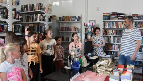 MAGIJSKA MOĆ REČI: Kraljevački osnovci posetili Kulturni centar Ribnica MAGIJSKA MOĆ REČI: Kraljevački osnovci posetili Kulturni centar Ribnica