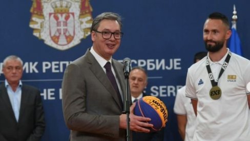 ВУЧИЋ СА БАСКЕТАШИМА Председник поручио: За злато на ОИ сваком по 200.000 евра (ВИДЕО) ВУЧИЋ СА БАСКЕТАШИМА Председник поручио: За злато на ОИ сваком по 200.000 евра (ВИДЕО)
