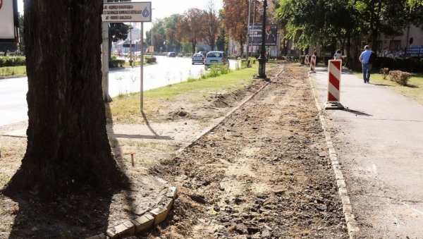 ЗА ВИШЕ ДВОТОЧКАША НА УЛИЦАМА: Град Суботица обнавља бициклистичке стазе ЗА ВИШЕ ДВОТОЧКАША НА УЛИЦАМА: Град Суботица обнавља бициклистичке стазе