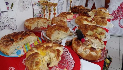 ČUVAJU ORIGINALNE RECEPTE OD ZABORAVA: U Banatskom Karađorđevu, na tradicionalnoj Pogačijadi (FOTO) ČUVAJU ORIGINALNE RECEPTE OD ZABORAVA: U Banatskom Karađorđevu, na tradicionalnoj Pogačijadi (FOTO)