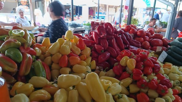 ХИЉАДАРКА ЗА ТЕГЛУ АЈВАРА: Зимница и даље велики удар на кућне буџете Краљевчана ХИЉАДАРКА ЗА ТЕГЛУ АЈВАРА: Зимница и даље велики удар на кућне буџете Краљевчана