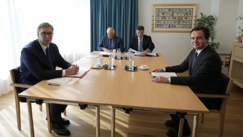NASTAVAK DIJALOGA BEOGRADA I PRIŠTINE: U Briselu počeo trilateralni sastanak NASTAVAK DIJALOGA BEOGRADA I PRIŠTINE: U Briselu počeo trilateralni sastanak