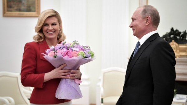 ПЕРЕ СЕ ОД ПУТИНА, ЈЕР ХОЋЕ ОПЕТ У ПОЛИТИКУ? Реакције у Хрватској на интервју Колинде Грабар Китаровић Британцима ПЕРЕ СЕ ОД ПУТИНА, ЈЕР ХОЋЕ ОПЕТ У ПОЛИТИКУ? Реакције у Хрватској на интервју Колинде Грабар Китаровић Британцима