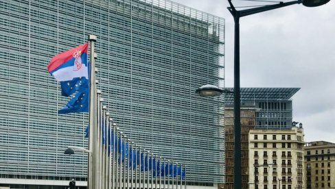 BALKANU OTVORITI VRATA EU Fon der Lajen: Vreme je da Brisel pokaže odlučnost u proširenju BALKANU OTVORITI VRATA EU Fon der Lajen: Vreme je da Brisel pokaže odlučnost u proširenju
