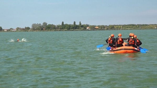 ИНТЕРВЕНИСАЛИ ЧЕТИРИ ПУТА: Вежба суботичког тима за спасавање на води ИНТЕРВЕНИСАЛИ ЧЕТИРИ ПУТА: Вежба суботичког тима за спасавање на води