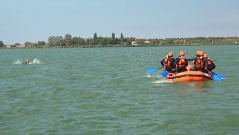 INTERVENISALI ČETIRI PUTA: Vežba subotičkog tima za spasavanje na vodi INTERVENISALI ČETIRI PUTA: Vežba subotičkog tima za spasavanje na vodi