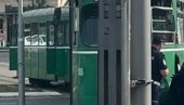 TEŽAK UDES NA AUTOKOMANDI: U sudaru tramvaja i automobila povređena jedna osoba (FOTO) TEŽAK UDES NA AUTOKOMANDI: U sudaru tramvaja i automobila povređena jedna osoba (FOTO)