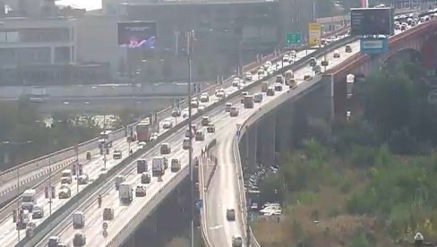 OVOG JUTRA BEZ GUŽVI: Evo u kom delu dana nas očekuje saobraćajni kolaps na putevima Srbije OVOG JUTRA BEZ GUŽVI: Evo u kom delu dana nas očekuje saobraćajni kolaps na putevima Srbije