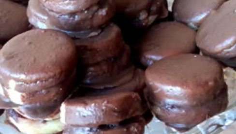 NEODOLJIVE ČOKOLADNE VANILICE SA NUTELOM I ORASIMA: Nema mešenja testa, sve je gotovo za manje od pola sata NEODOLJIVE ČOKOLADNE VANILICE SA NUTELOM I ORASIMA: Nema mešenja testa, sve je gotovo za manje od pola sata