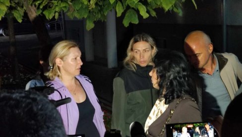 MLAĐEG SU TUKLI, A OD JUTROS BI DA IH HAPSE: Potresne reči majke pretučenih mladića na KiM MLAĐEG SU TUKLI, A OD JUTROS BI DA IH HAPSE: Potresne reči majke pretučenih mladića na KiM