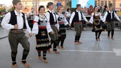ČUVARI TRADICIJE: Opštinsko takmičenje sela kod Petrovca na Mlavi ČUVARI TRADICIJE: Opštinsko takmičenje sela kod Petrovca na Mlavi