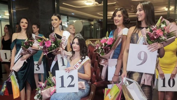 МИЛИЦА РАЈИН НАЈЛЕПША ВРШЧАНКА: На избору за винску лепотицу „Дана бербе грожђа“ учествовало 16 девојака МИЛИЦА РАЈИН НАЈЛЕПША ВРШЧАНКА: На избору за винску лепотицу „Дана бербе грожђа“ учествовало 16 девојака