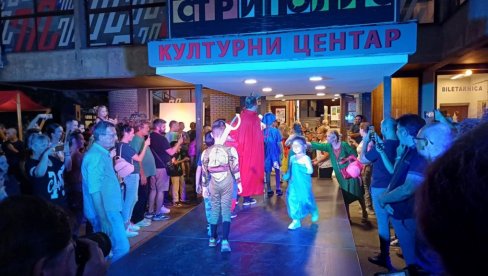SPAJAJU MODERNO I TRADICIONALNO: Počeo Festival stripa u Zrenjaninu (FOTO) SPAJAJU MODERNO I TRADICIONALNO: Počeo Festival stripa u Zrenjaninu (FOTO)