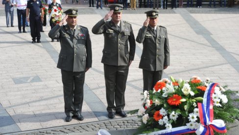 U ČAST BESMRTNIH RATNIKA: U Kraljevu obeležen Dan srpskog jedinstva, slobode i nacionalne zastave (FOTO)