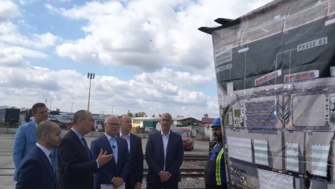 MODERNA LUKA RAZVIJA GRAD: U Novom Sadu svečano pušten u rad vertikalni kej MODERNA LUKA RAZVIJA GRAD: U Novom Sadu svečano pušten u rad vertikalni kej