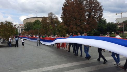 TROBOJKA OD 100 METARA U BANJALUCI: Veličanstveni prizori u najvećem gradu Srpske (FOTO/VIDEO)