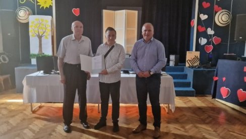 RAČUNARI NA POKLON: Naciionalna služba za zapošljavanje obradovala mališaen u OŠ Boško Buha RAČUNARI NA POKLON: Naciionalna služba za zapošljavanje obradovala mališaen u OŠ Boško Buha