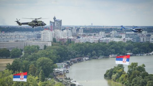 СРБИЈА ПРОСЛАВЉА ДАН ЗАСТАВЕ: Прелепе слике над Београдом које одузимају дах (ФОТО/ВИДЕО) СРБИЈА ПРОСЛАВЉА ДАН ЗАСТАВЕ: Прелепе слике над Београдом које одузимају дах (ФОТО/ВИДЕО)