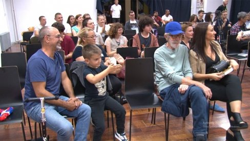 FILMOVI KOJI SE SNIMAJU SRCEM: U Vranju završen 8. Svetski festival dečijeg animiranog filma Zlatni puž FILMOVI KOJI SE SNIMAJU SRCEM: U Vranju završen 8. Svetski festival dečijeg animiranog filma Zlatni puž