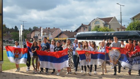 POVODOM DANA SRPSKOG JEDINSTVA: Najbolji učenici iz Hercegovine posetili i Svilajnac POVODOM DANA SRPSKOG JEDINSTVA: Najbolji učenici iz Hercegovine posetili i Svilajnac