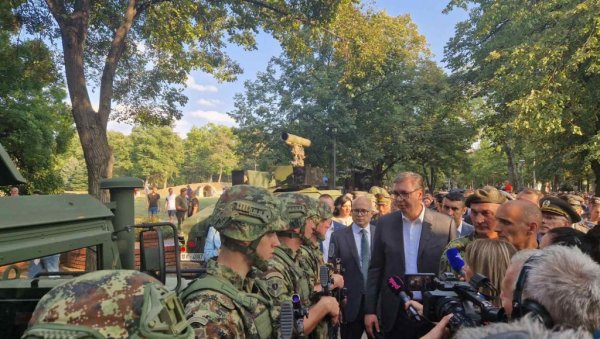 ВУЧИЋ НА НИШКОЈ ТВРЂАВИ: Србија је много снажнија и јача (ФОТО) ВУЧИЋ НА НИШКОЈ ТВРЂАВИ: Србија је много снажнија и јача (ФОТО)