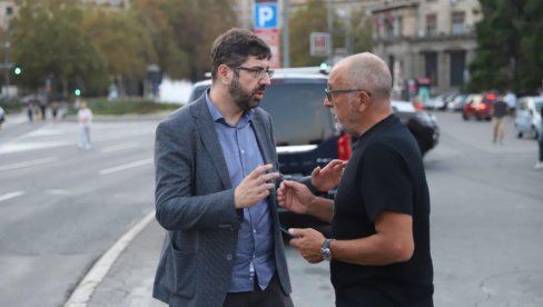 NOVI PROTEST PROZAPADNE OPOZICIJE: Blokiran saobraćaj ispred skupštine (FOTO)