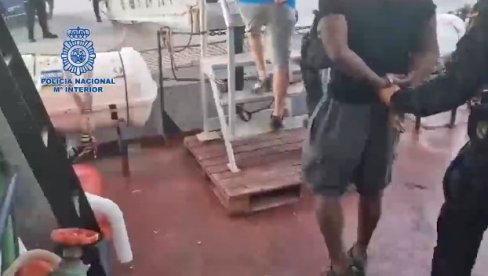 SNIMAK HAPŠENJA TOKOM ZAPLENE KAOKAINA BALKANSKOG KARTELA: Policija im pronašla više od 2 tone kokaina SNIMAK HAPŠENJA TOKOM ZAPLENE KAOKAINA BALKANSKOG KARTELA: Policija im pronašla više od 2 tone kokaina
