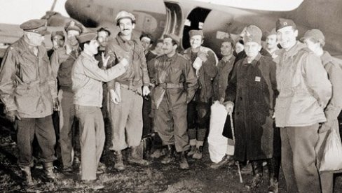 МОГ ОЦА ЈЕ СПАСЛО ХРАБРО СРПСКО СРЦЕ: Тед Бифилд, син америчког ваздухопловца Флојда обореног 1944, за Новости МОГ ОЦА ЈЕ СПАСЛО ХРАБРО СРПСКО СРЦЕ: Тед Бифилд, син америчког ваздухопловца Флојда обореног 1944, за Новости