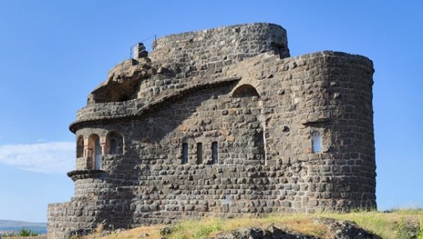 ПОДРХТАВАЊА САД ЧИТАЈУ СТРУЧЊАЦИ: Пробно минирање у каменолому код споменика Кумановској бици ПОДРХТАВАЊА САД ЧИТАЈУ СТРУЧЊАЦИ: Пробно минирање у каменолому код споменика Кумановској бици