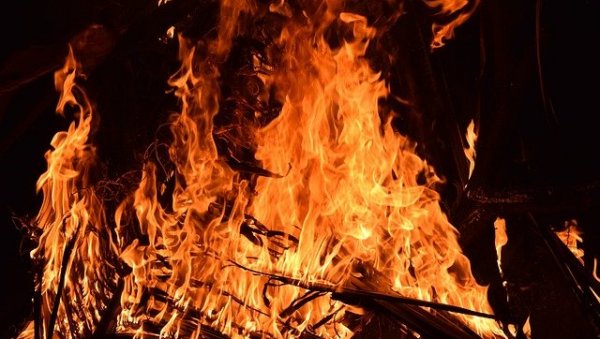 ХАОС У БУЈАНОВЦУ: Браћа се посвађала па планула кућа ХАОС У БУЈАНОВЦУ: Браћа се посвађала па планула кућа