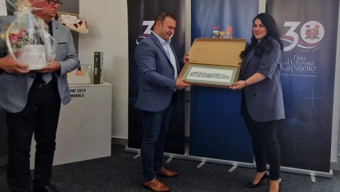 JAKE VEZE DVA GRADA : Predsednica Skupštine Grada Novog Sada u poseti Istočnom Sarajevu JAKE VEZE DVA GRADA : Predsednica Skupštine Grada Novog Sada u poseti Istočnom Sarajevu