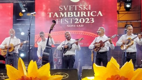 PUBLIKA UŽIVALA U UMEĆU MAJSTORA PERA I ŽICE : U Novom Sadu danas završen 16. Svetski Tamburica fest PUBLIKA UŽIVALA U UMEĆU MAJSTORA PERA I ŽICE : U Novom Sadu danas završen 16. Svetski Tamburica fest