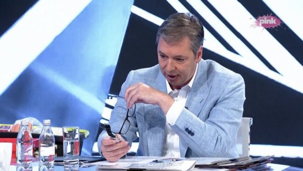 ПОКЛОН КОЈИ ПРЕДСЕДНИКУ МНОГО ЗНАЧИ: Ево шта пише на Вучићевом сату ПОКЛОН КОЈИ ПРЕДСЕДНИКУ МНОГО ЗНАЧИ: Ево шта пише на Вучићевом сату