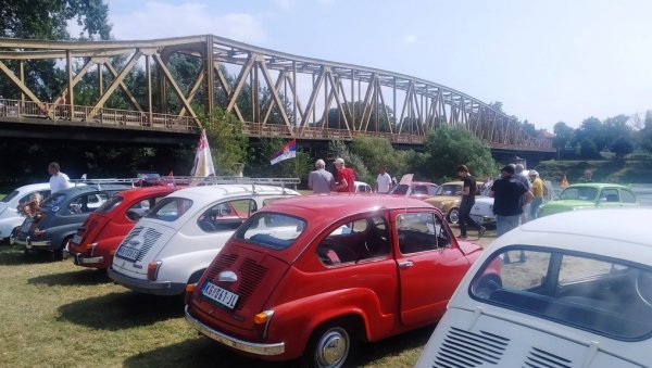 ФИЋУ НЕ ДАЈУ НИ ЗА ПОРШЕ: У Ћуприји се окупило четрдесетак власника националне класе ФИЋУ НЕ ДАЈУ НИ ЗА ПОРШЕ: У Ћуприји се окупило четрдесетак власника националне класе