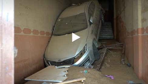 POTRAGA ZA NESTALIMA SE NASTAVLJA: Spasioci kopaju ruševine u Derni (VIDEO) POTRAGA ZA NESTALIMA SE NASTAVLJA: Spasioci kopaju ruševine u Derni (VIDEO)