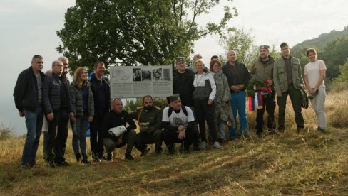 SRPSKI JUNACI SU BESMRTNI: Selaković otkrio obnovljenu spomen-ploču posvećenu vojvodi Vojinu Popoviću (FOTO) SRPSKI JUNACI SU BESMRTNI: Selaković otkrio obnovljenu spomen-ploču posvećenu vojvodi Vojinu Popoviću (FOTO)