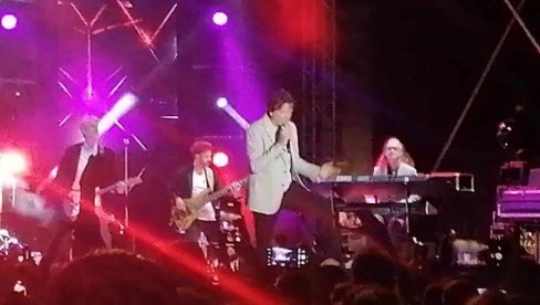 SPEKTAKL ZDRAVKA ČOLIĆA U VRŠCU: Koncert trajao tri sata, sa njim pevali i desetogodišnjaci (VIDEO) SPEKTAKL ZDRAVKA ČOLIĆA U VRŠCU: Koncert trajao tri sata, sa njim pevali i desetogodišnjaci (VIDEO)