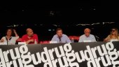 OBIČNA PRIČA NEĆE BITI - OBIČNA : Pozorišna predstava u okviru platforme DrugDrugu OBIČNA PRIČA NEĆE BITI - OBIČNA : Pozorišna predstava u okviru platforme DrugDrugu